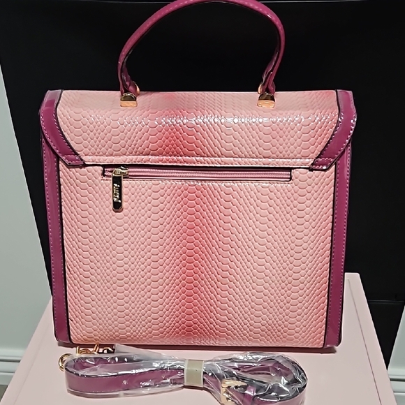 Elegant Pink Snakeskin Handbag - Picture 2 of 4